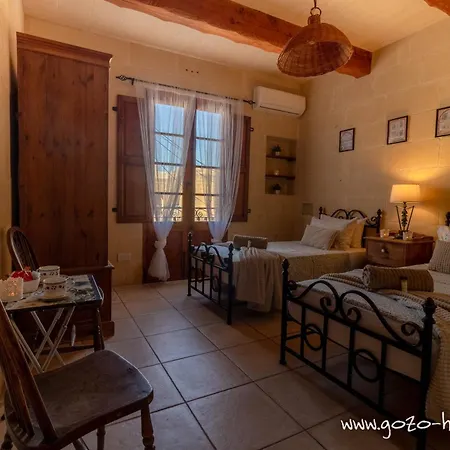 Tal Lilly Tatil Evi Xagħra